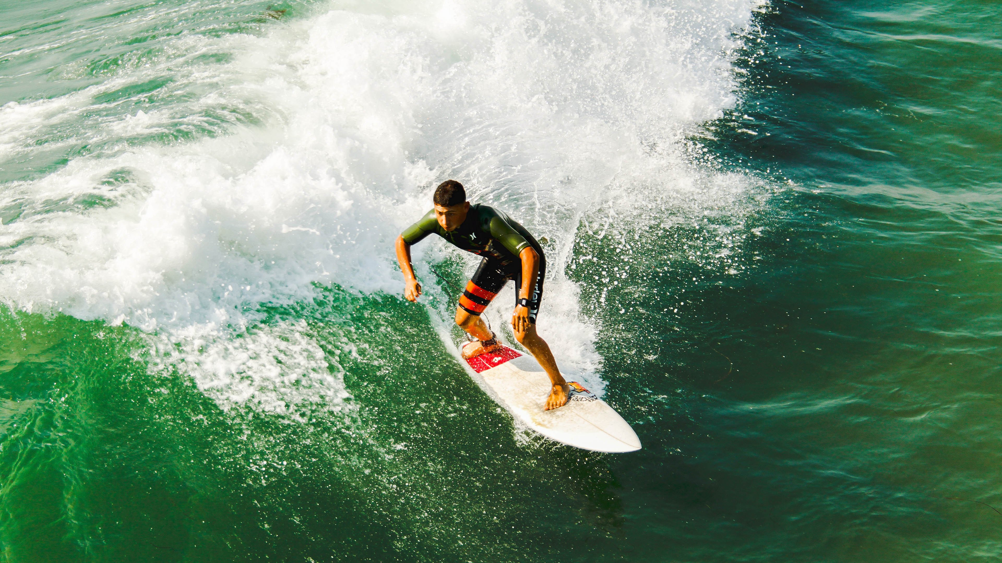 _花样滑冰世界锦标赛:精彩绝伦的技艺展示_,花样滑冰世锦赛现场,伴随着音乐的高潮